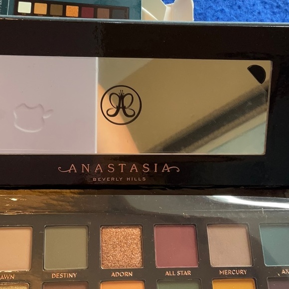 Anastasia Subculture Eye Shadow Palette (14 colors), NWT - Picture 6 of 7